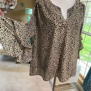 Umgee Animal Print 3/4 RuffleBell Sleeve V-Neck Blouse Flowy Women’s Med